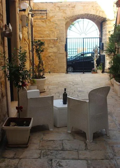 Rubini'S House Hotel Giovinazzo 0*,