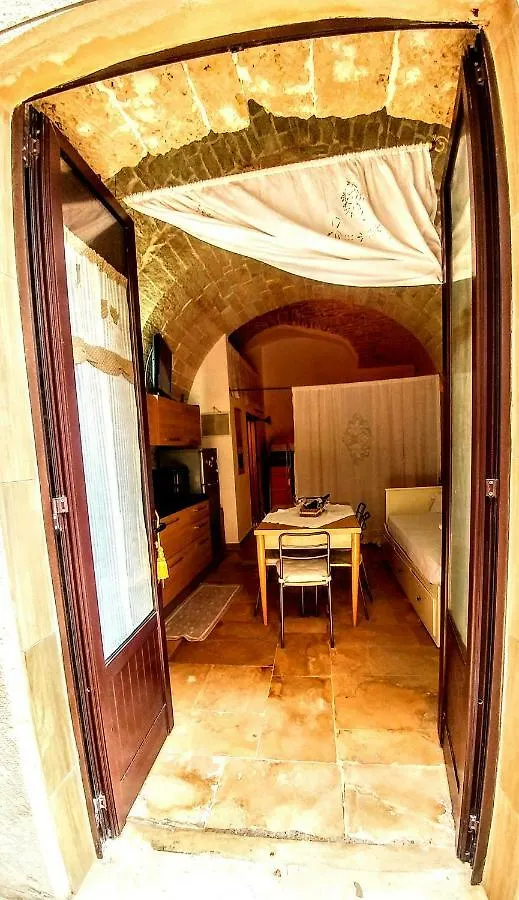 Rubini'S House Hotel Giovinazzo 0*,  Italy
